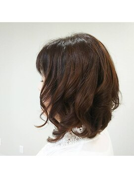 サロンドシエル(Salon de Ciel) 前下がりボブ