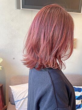 エム インターナショナル 春日部本店(EMU international) チェリーピンクカラーに外ハネミディアムヘア