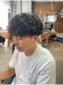 ツイストスパイラルパーマメンズマッシュツーブロック刈り上げ
