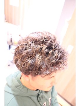 タルテ(talute) メンズカーリーパーマ＋ナチュラルハイライト