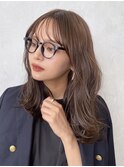 顔周りレイヤーカットくびれヘアミルクティーベージュカラー