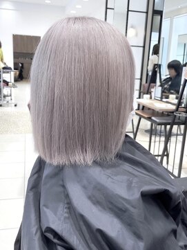 クアトログランシュ ひたちなか店(QUATRO×GranCieux) ホワイトパール【ひたちなか/ブリーチ/カラー】