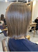 切りっぱなしボブ×ベージュブラウン