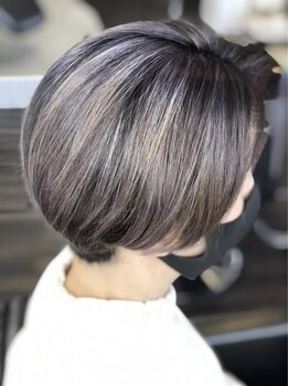 インヴィンシブル ヘアー マーダ(Invincible Hair MADA)の写真/【MADA-cut-】日本人特有の骨格や髪質を考慮したcut技術が魅力。どこから見ても美しいシルエットが完成!