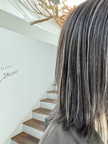 エムドットヘアーサロン(M. hair salon)&nbsp;【栗本浩司】ハイライト×シルバー