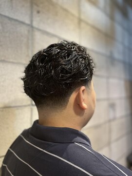 フランクスバーバー アンド ビアークラブ(FRANK'S BARBER and BEER CLUB) テーパーフェード