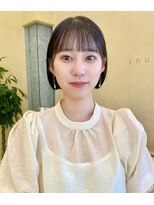 スニュウ(snuw)&nbsp;切りっぱなしボブ小顔カットミルクティカラーグレージュ