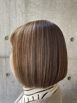 ユイト(uit) 《白髪ぼかしハイライト》