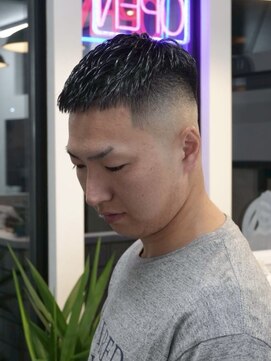 スキンフェード×クラシックスタイル×クロップスタイル