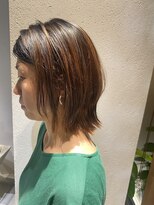 ギュルン(gronn)&nbsp;gronnの根本は染めないブリーチカラースタイル