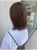 外ハネミディアムボブ×ピュアベージュ
