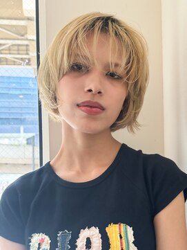 ノラ ウメダ(NORA UMEDA) ボブレイヤーブロンドハイトーンケアブリーチダブルカラー