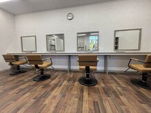 シュシュ(CHOU CHOU)の雰囲気（広々としたオシャレなセット面☆4面あります☆）