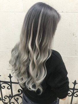 ラフューネ ヨコハマ(Raffune Yokohama) ｗｈｉｔｅ ｇｒａｙ/Raffune Yokohama ｓａｙａ