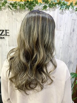 ブリーズ(BREAZE) フルハイライト×明るめオリーブ［博多美容室］