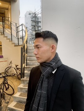 メリケンバーバーショップ フクオカ(MERICAN BARBERSHOP FUK) かき上げバングスキンフェード