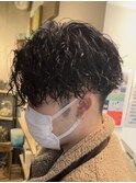 センターパートツイストスパイラルパーマメンズマッシュパーマ