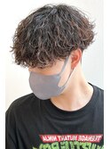 前下がり刈り上げツーブロック波巻きスパイラルパーマ