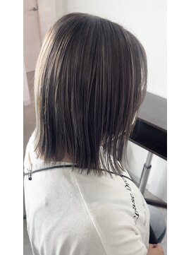 ビスポーク(BESPOKE) ボブハイライト外国人風グレージュ