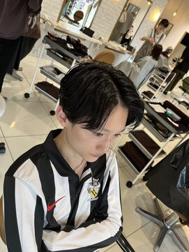 ルクール ヘアー プレジー(Le Coeur HAIR Plaisir) 長め刈り上げセンターパート