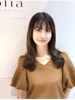 マグノリア(magnolia) 小顔レイヤーカットのリバース巻きスタイル