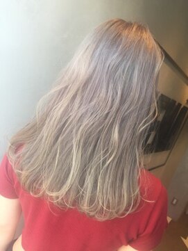 ジーナ(XENA) ホワイトブロンド