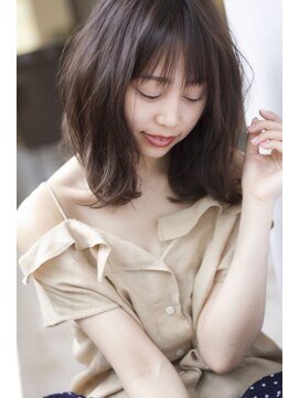 マリアバイアフロート(Maria by AFLOAT) ひし形シルエットなエアリーマッシュウルフ暗めグレージュ