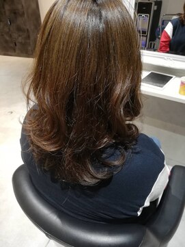 アディクト 綾瀬(ADDICT) 【ADDICT_YUKI】センターパート_インナーカラー