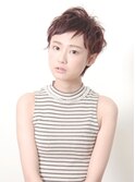 前髪に遊びをつくったショートレイヤースタイル
