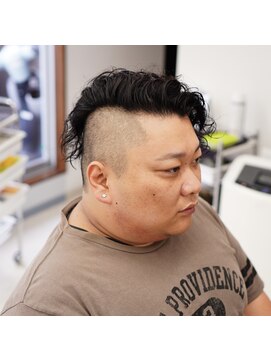 ヘアーズアウル(hair`s OWL) 2ミリ刈り上げとスパイラルパーマ