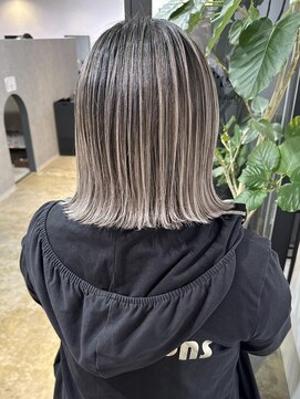 メリー オオサカ(Merly Osaka) ボブぐらいの長さが似合うバレイヤージュ_contrast beige_