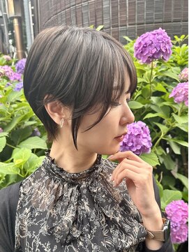 メモリーズ 表参道(Memories) 40代50代60代耳かけショート前髪なしハンサムショート白髪ぼかし