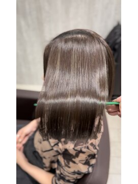 ナンバー 小山(Number.) 艶髪ベージュハイライト