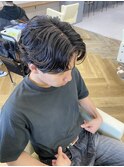 スーツ短髪ツーブロック束感黒髪シークレットパーマ流行