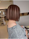 さりげないピンクのハイライトで個性をプラス◎ハイライトボブ