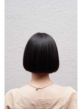 ヒリ(hiri) ストレートボブ
