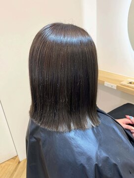 イリー 代官山(ILY) 切りっぱなしボブ 外ハネ