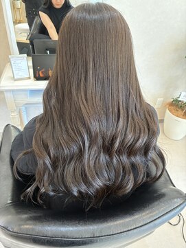 アミ(Ammi) イルミナカラーで赤みを消した暗めアッシュ♪