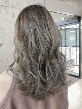 ジュノヘアーアンドアイラッシュ あざみ野(juno hair&eyelash)の写真/話題の“イルミナ/アディクシー”カラー取扱いアリ！艶感UPで透け感ある色味&柔らかな質感が手に入る♪