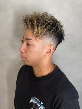 ソアー 新大阪(SOAR) ブリーチメッシュハイライト刈り上げツーブロック束感【新大阪】