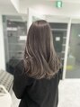エルモナ(Elmona)&nbsp;肌にも透明感を出してくれる色落ちまで綺麗なオリーブグレージュ