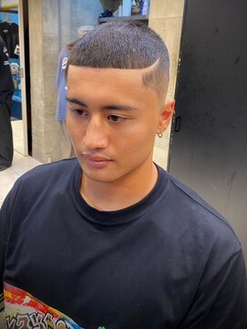 ビンゴ(BINGO) 1831渋谷メンズバリカンアートスキンフェードバーバーボウズ