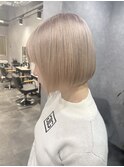 ホワイトベージュ×ミニボブ