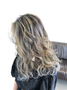 シー(S.H.E)の写真/口コミ高評価◎経験豊富な実力派スタイリストがじっくりカウンセリング。あなたの「なりたい」を叶える。