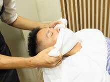 高田理容室(BarBer Shop TAKATA)の雰囲気（ふかふかの蒸しタオルをあてての顔剃りは一度試したらヤミツキ★）