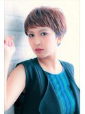 大人かわいい無造作カールとデザインカラー小顔丸みショートボブ