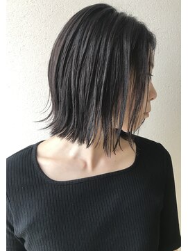 オウルヘアー(Owl hair) 前下がりラインの切りっぱなしボブ