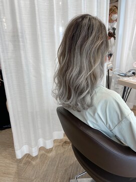 アヴァンス なかもず店(AVANCE.) バレイヤージュ×ホワイトアッシュ×エアタッチ×ホワイトカラー