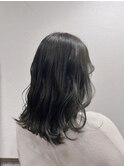 大人可愛い透明感グリーンミディアムナチュラルクセ毛風パーマ
