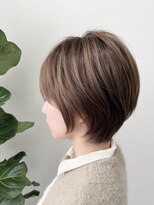 フェルナ(FERNA) 【大人可愛い丸みショート×ハイライトonアッシュグレージュ】